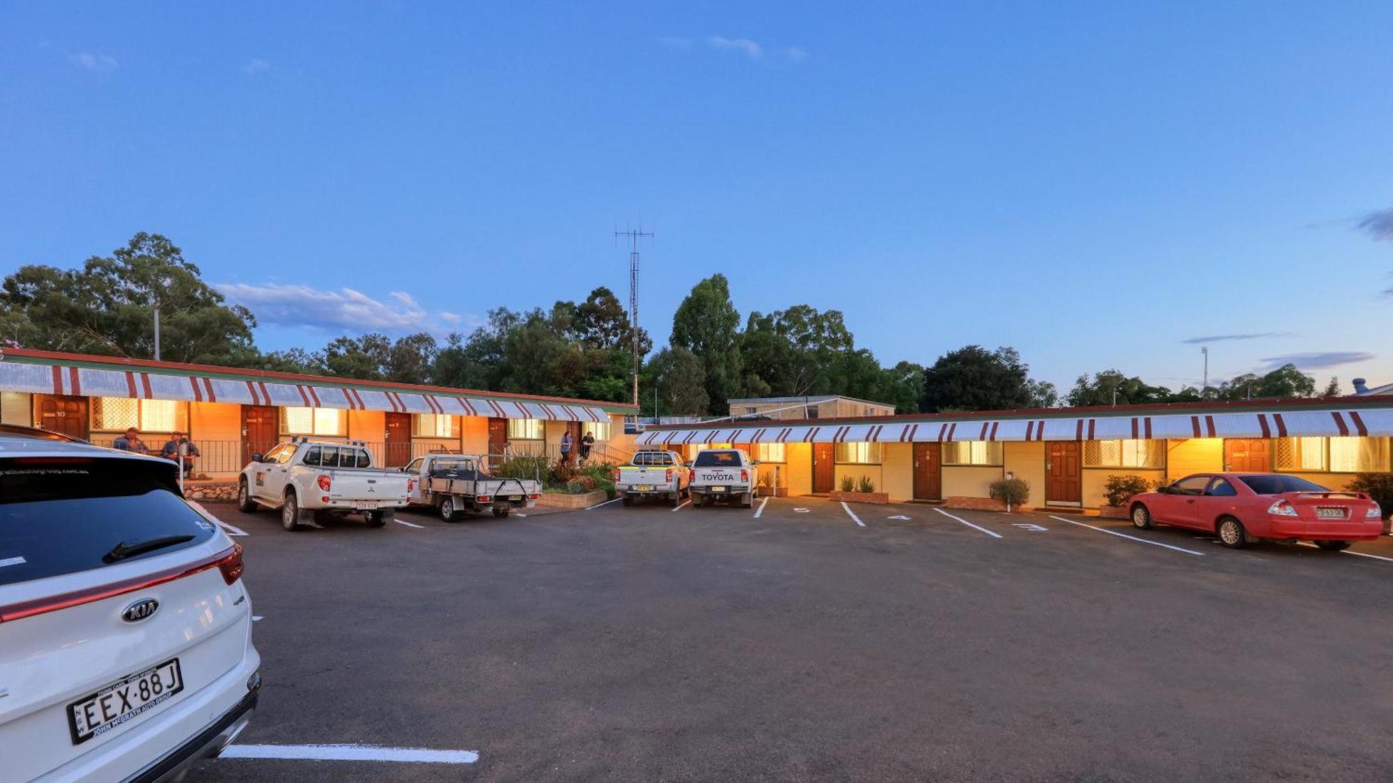 Golden Peak Motel Peakhill Peak Hill Kültér fotó